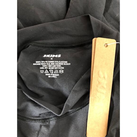 SKIMS Fits Everybody Mock Neck Tank Fitted Onyx Black NWT Medium - Picture 6 of 9